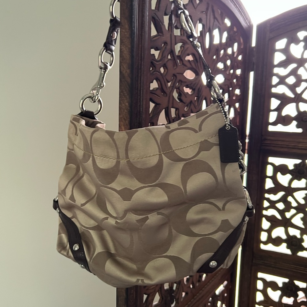 Authentic Coach Hobo Signature shoulder bag. Needs cleaning, no major wear.